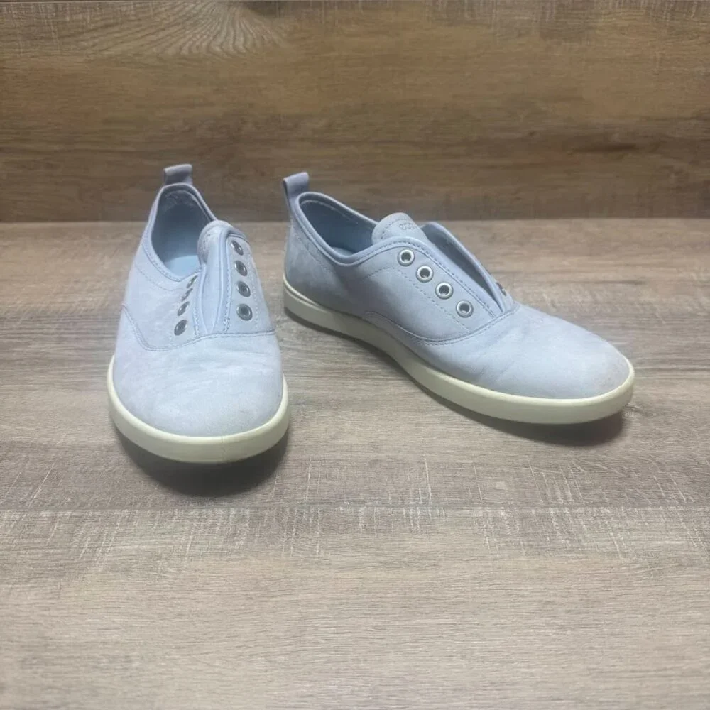 Ecco light blue
